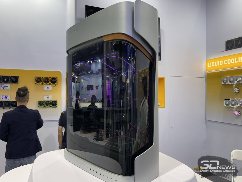 Geometric Future 在 Computex 2026 展示了巨大的机箱、闪耀的模块化电源以及最新的液冷散热系统。