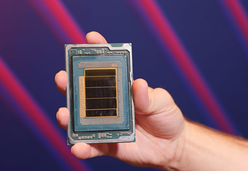 英特尔股价上涨近25%，推动市场，Nvidia市值已达5万亿美元。