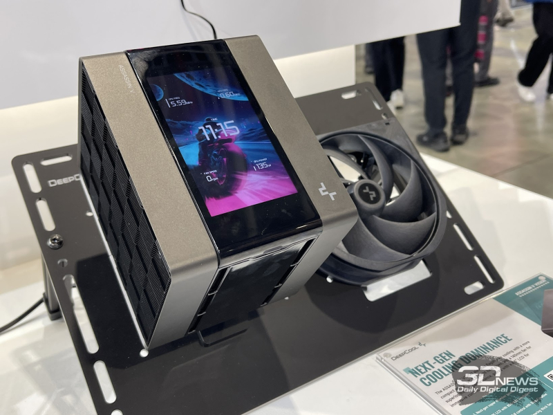 DeepCool 在 Computex 2026 展示：无线风扇、带内置屏幕的散热器以及最高功率达 3200 瓦的电源。