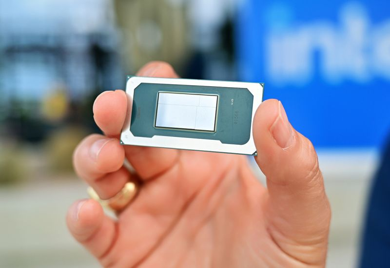 AI热潮使英特尔处理器需求激增，报告后股价上涨了20%。