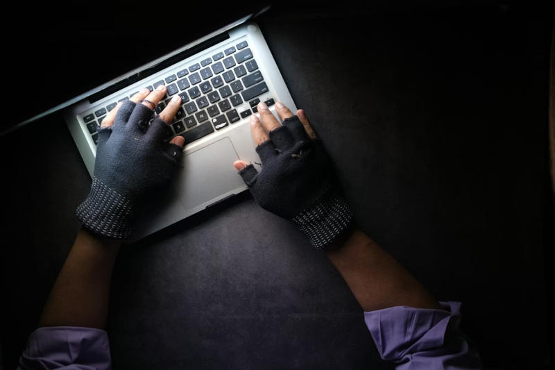 Python 数据分析工具在工作半天后变成了恶意软件：它窃取了密钥和令牌。