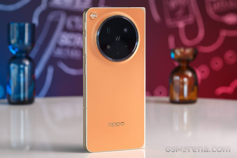 OPPO Find N6 是一款折叠手机，在3月17日发布前已被揭露用于摄像头评测。