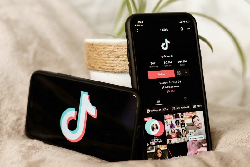抖音对抗Booking：现在可以通过观看视频直接预订旅行和酒店