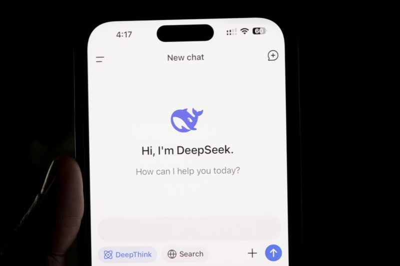OpenAI指控中国公司DeepSeek非法使用数据来训练R1模型。