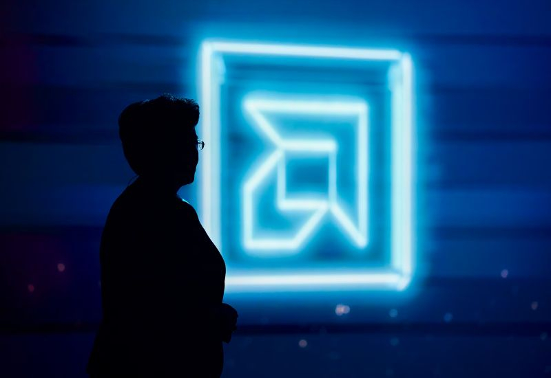 AMD 的市值突破了 4.54 亿美元，超过英特尔近三分之一。