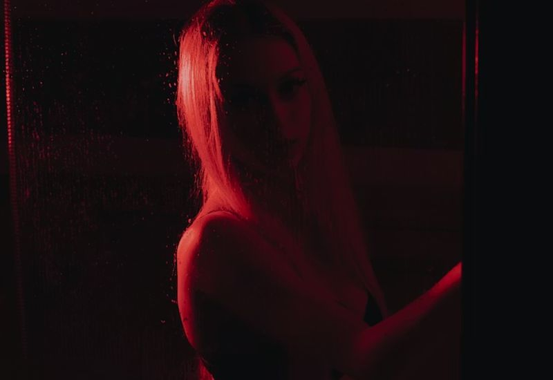 OpenAI 推迟了在ChatGPT中创建成人内容的计划，并将成人AI机器人项目放进“搁置”状态。