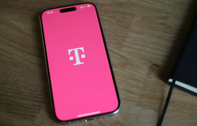 T‑Mobile 将在不需要第三方应用程序的情况下，推出支持超过 50 种语言的实时 AI 通话翻译功能。