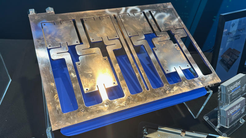弗罗雷推出了超薄液体冷却器LiquidJet Nexus，适用于Nvidia服务器，将温度降低6℃并提升AI效率10%。