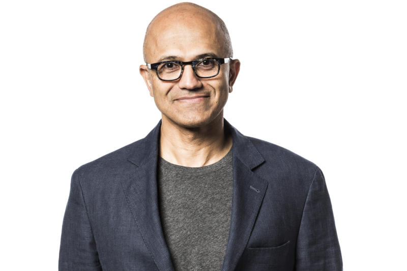 萨蒂亚·纳德拉（Satya Nadella）来自微软，推出了Copilot的“红色代码”