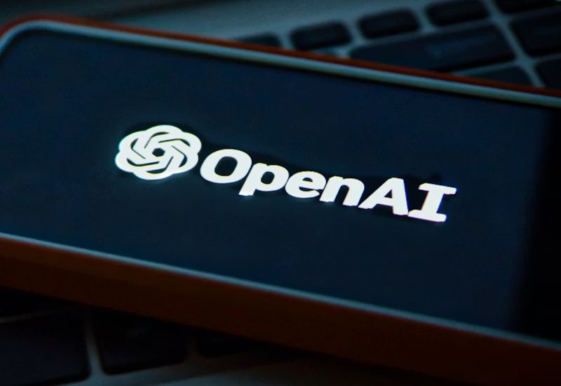 OpenAI 为了盈利而关闭了两个人工智能安全部门，前一家初创公司员工透露。
