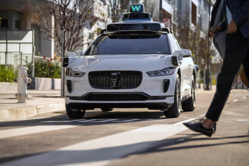 Waymo 机器人出租车竟成了意想不到的便捷逃离现场方式