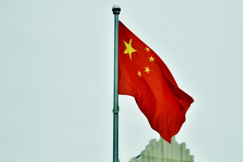 中国和美国尚未完成大型技术交易，导致芯片制造商的股票被大幅抛售
