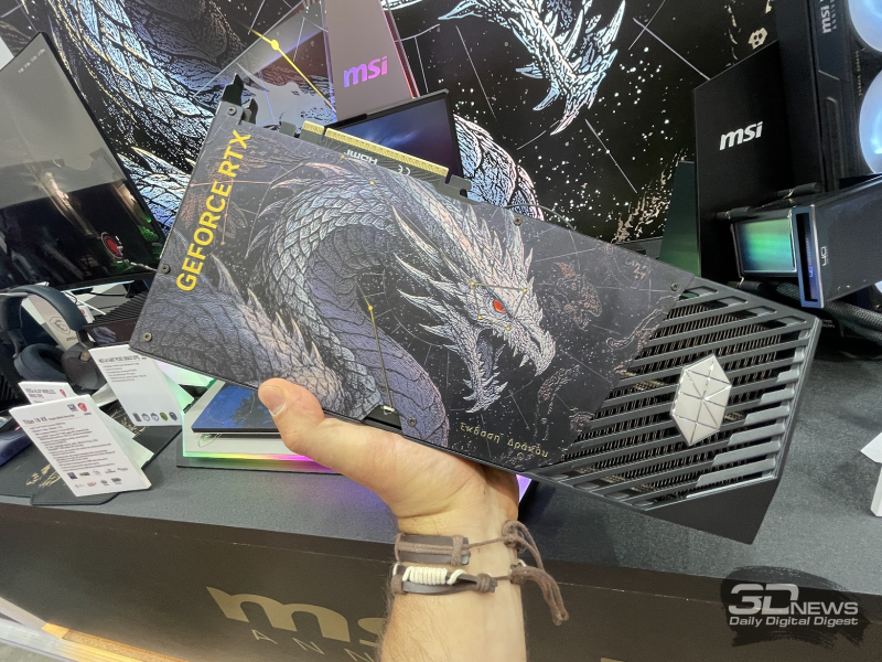 MSI 推出了 GeForce RTX 5080 Suprim 的纪念版 Draco Epic，后壳配有大型龙纹图案