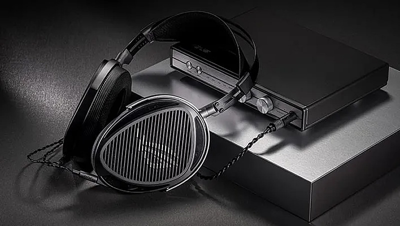 ROG Kithara 由华硕与 HiFiMan 联合推出的开放式游戏耳机，专为音频发烧友打造。